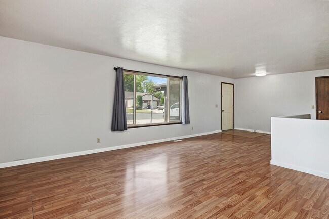Foto del edificio - 158 Ridgeway Dr
