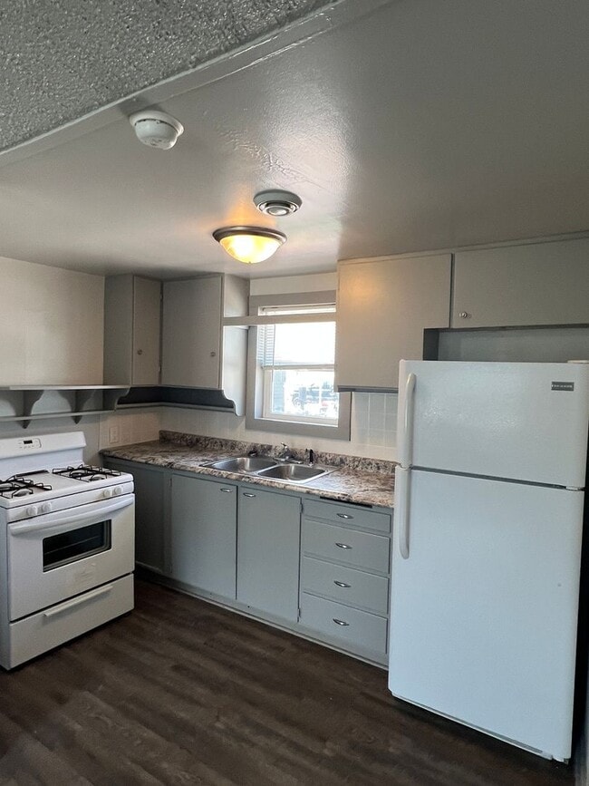 Building Photo - Two-Bedroom duplex for rent