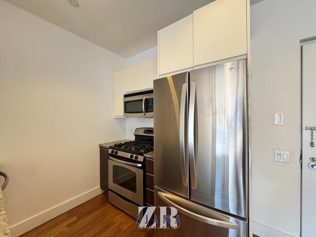 Building Photo - 836 Bergen St