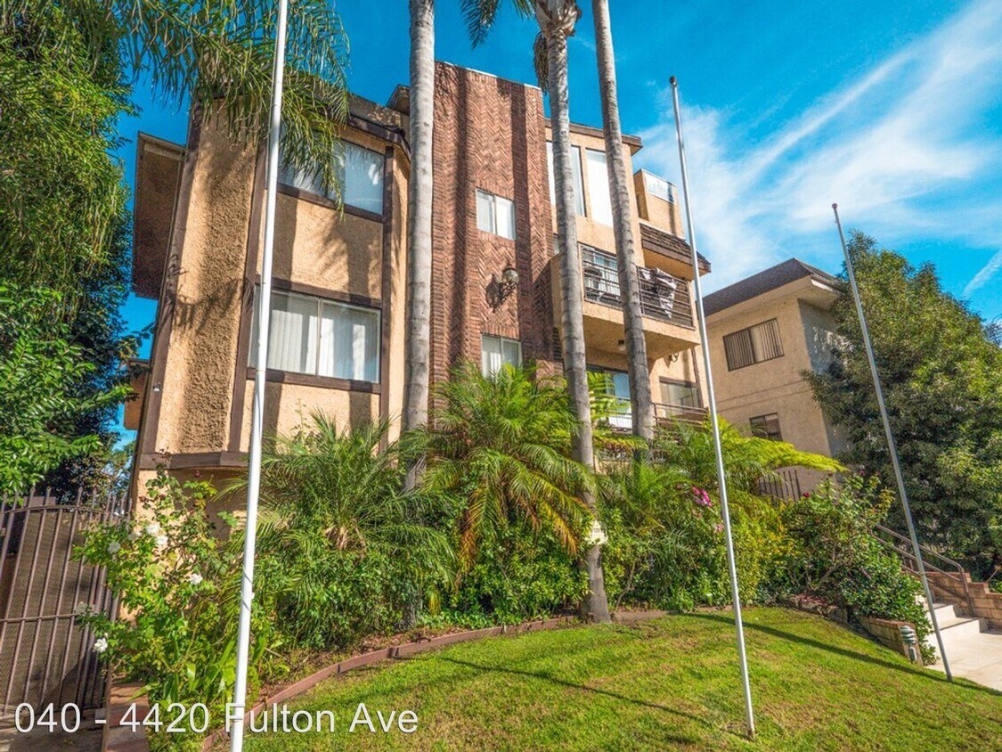 Primary Photo - 4420 Fulton Ave