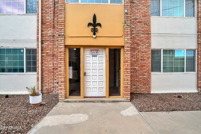 Building Photo - 333 Eubank Ct