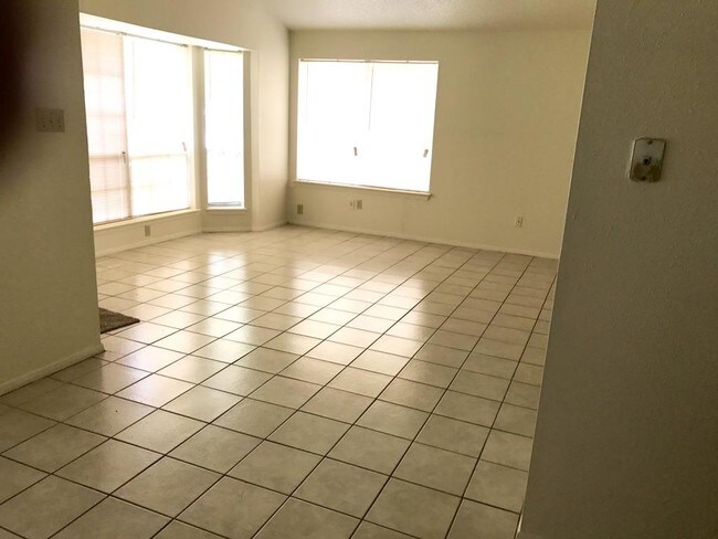 Building Photo - 7411 Tierra Verde Dr