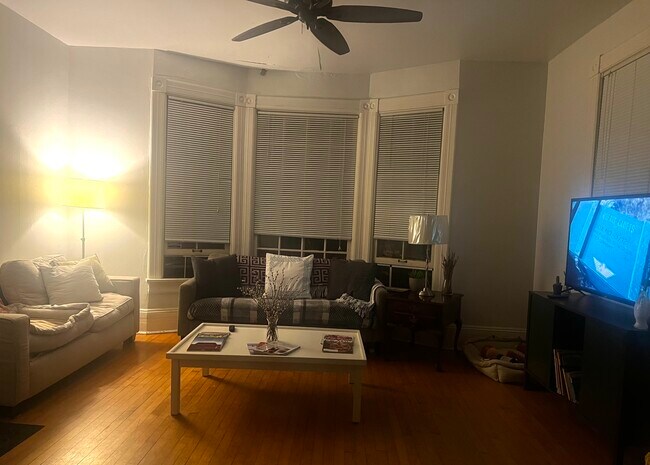 Foto del edificio - 2247 North Summit Avenue