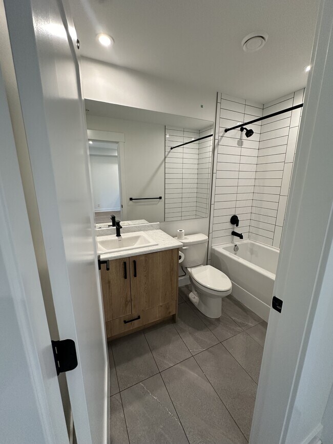 Photo du bâtiment - 20144-20186 86 Ave