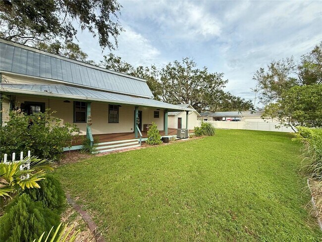 Foto del edificio - 7002 S Shamrock Rd