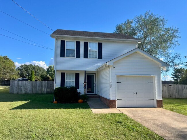 Building Photo - 3BR 2BA *Fully Fenced Yard* Plus Garage in...