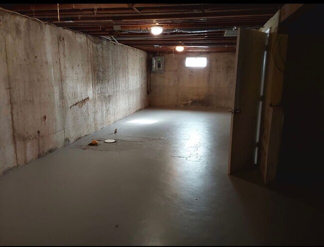 Building Photo - Very newly updated home for rent off Fern ...