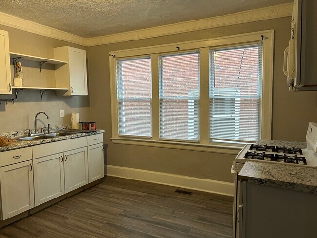 Foto del edificio - 4207 Devonshire Rd