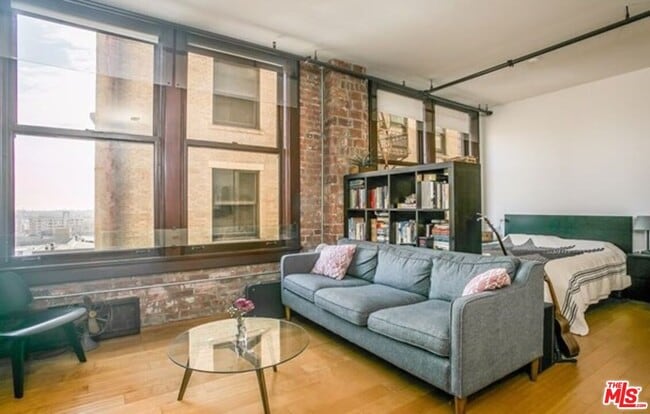 Foto del edificio - 460 S Spring St