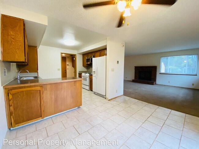 Building Photo - 3 br, 2.5 bath House - 1602 SE 145th Ct