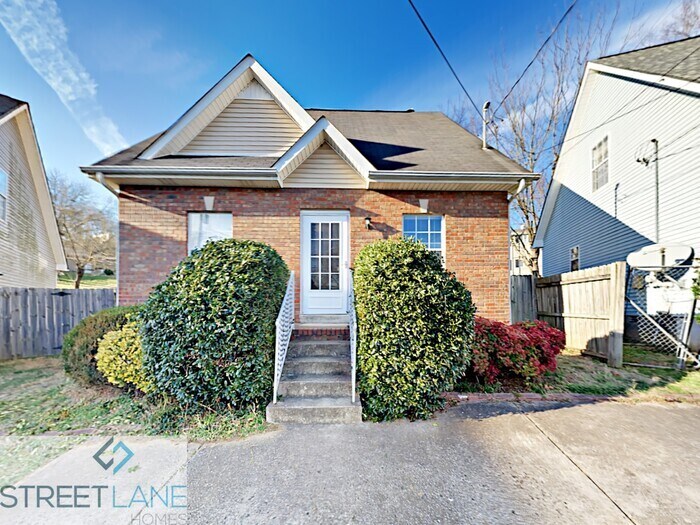Foto principal - Charming 3 Bedroom in Nashville!