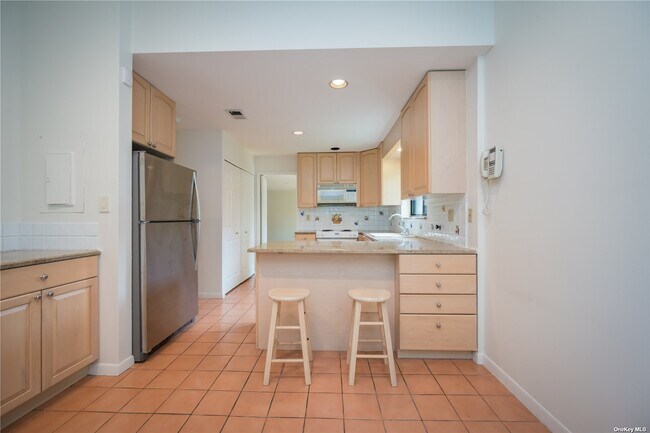 Building Photo - 28 Chestnut Hill