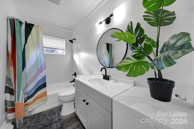 Foto del edificio - 1838 Eastway Dr