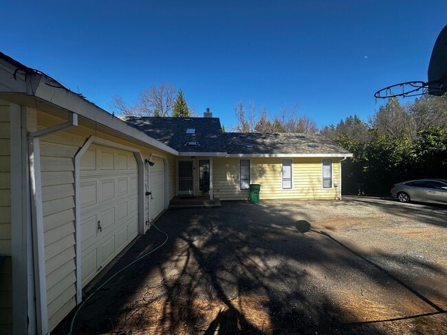 Building Photo - Light Filled 4 Bedroom 2.5 Bathroom Two-St...