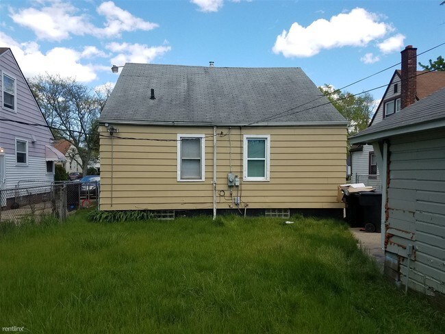 Building Photo - 19719 Greenview Ave