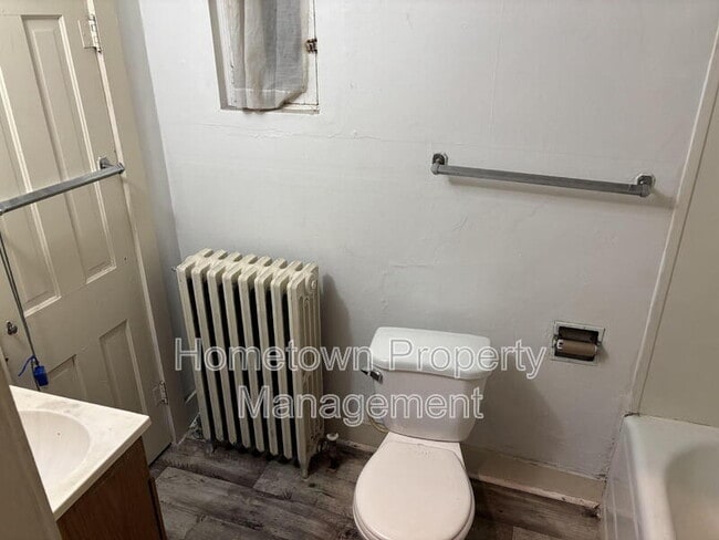Building Photo - 319 E Sunbury St