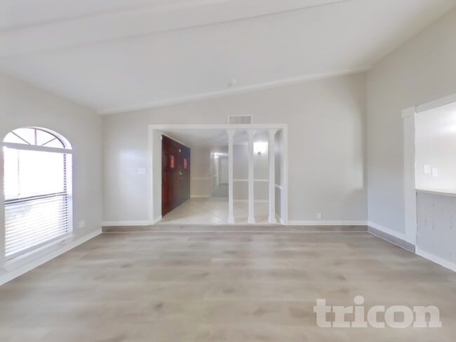 Foto del edificio - 414 Hemlock Dr