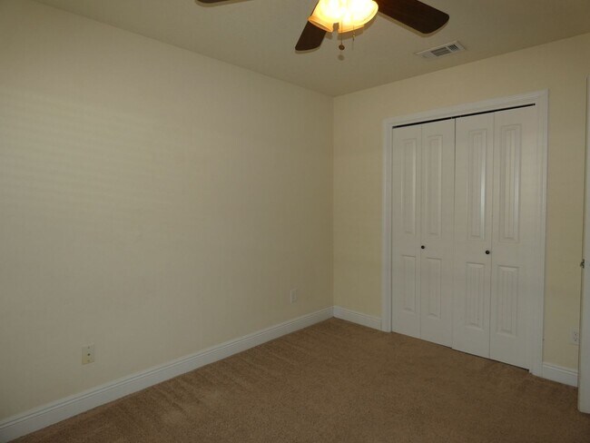 Building Photo - Charming 3-Bedroom Home