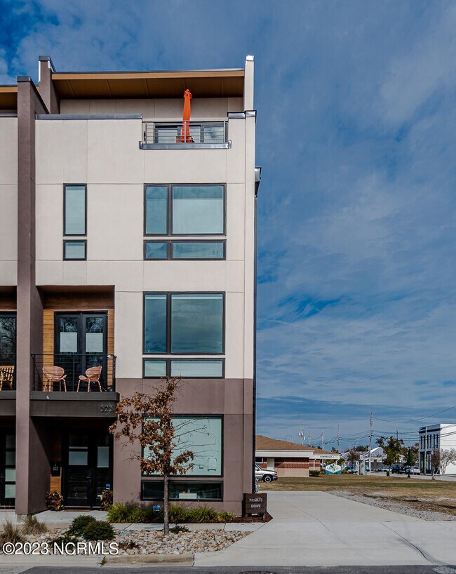 Building Photo - 323 Bladen St