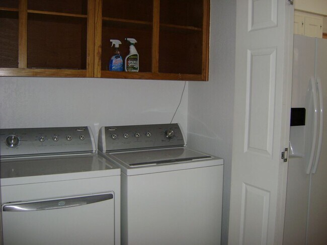 Foto del edificio - 1714 Redbud Ln