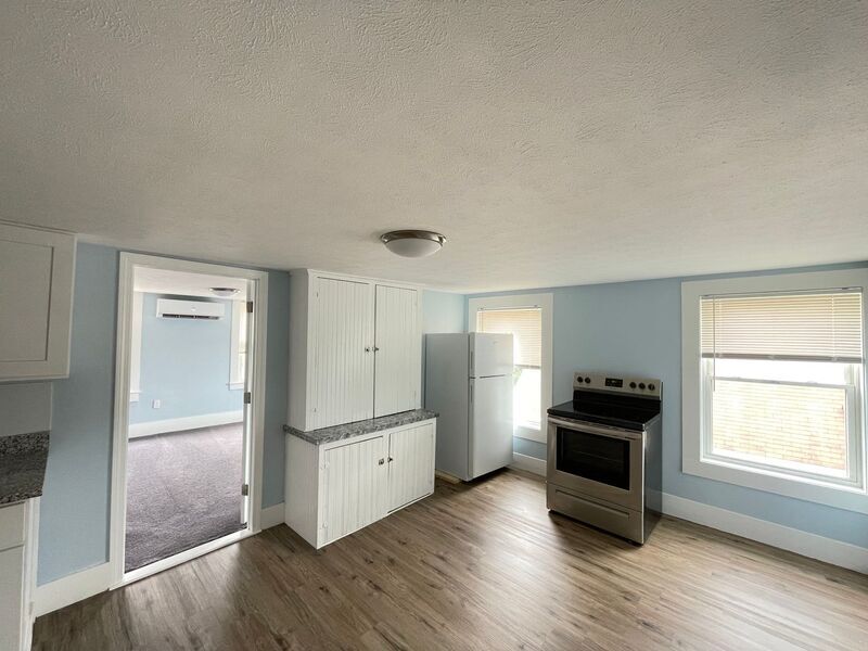 Primary Photo - 139 W Hollis St