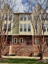 Building Photo - 127 S Sycamore St