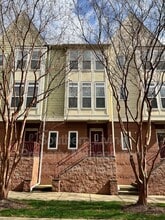 Building Photo - 127 S Sycamore St