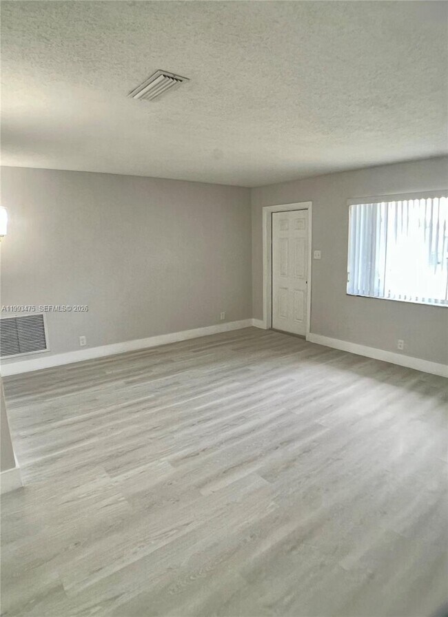Foto del edificio - 6990 NW 17th St