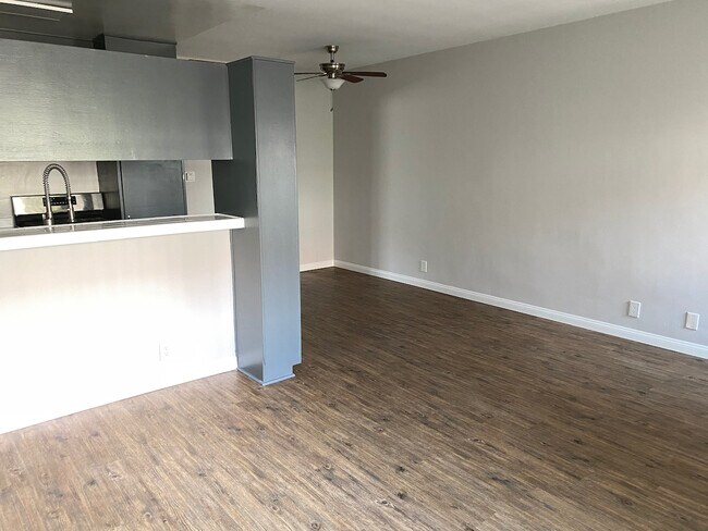 Building Photo - 1011 Linden Ave