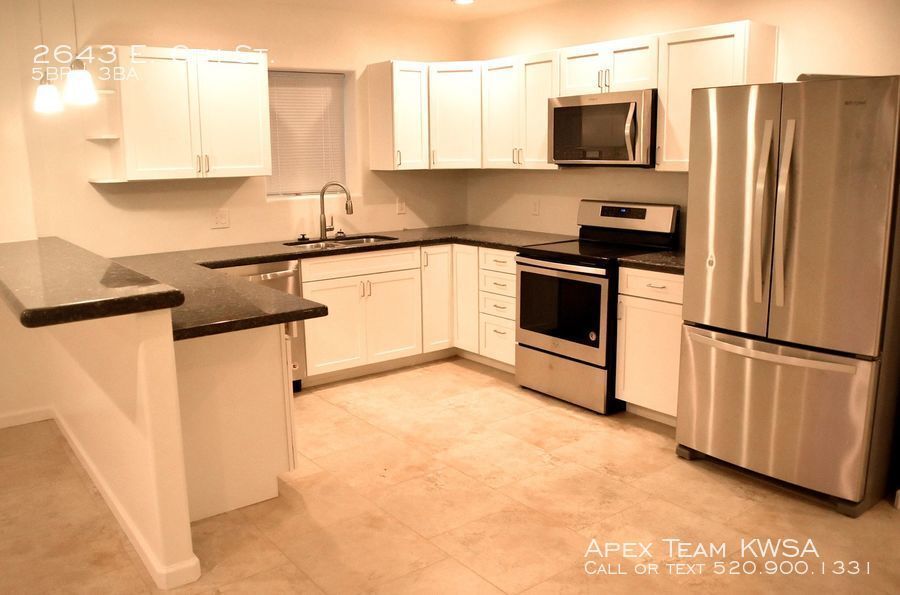 Foto principal - 2643 E 6th St