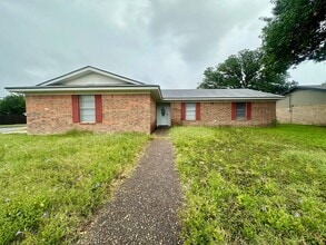 Building Photo - 148 Bowie Ln