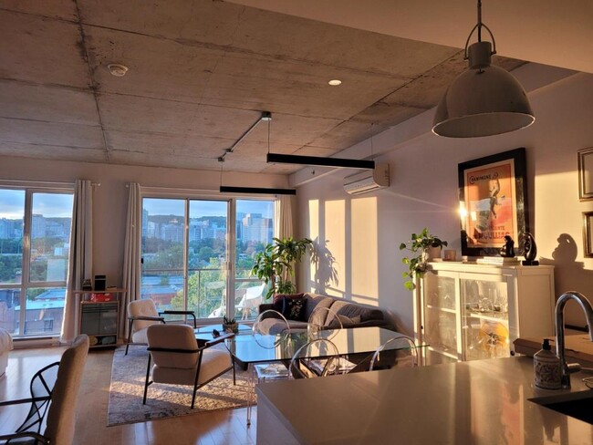 Building Photo - 377 Rue Des Seigneurs