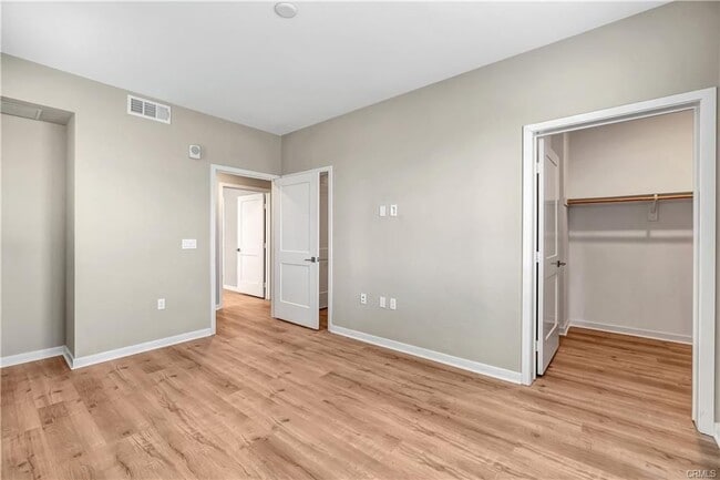 Building Photo - 105 Bowery