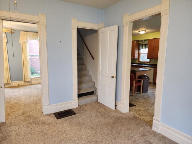 Building Photo - 226 Martin St