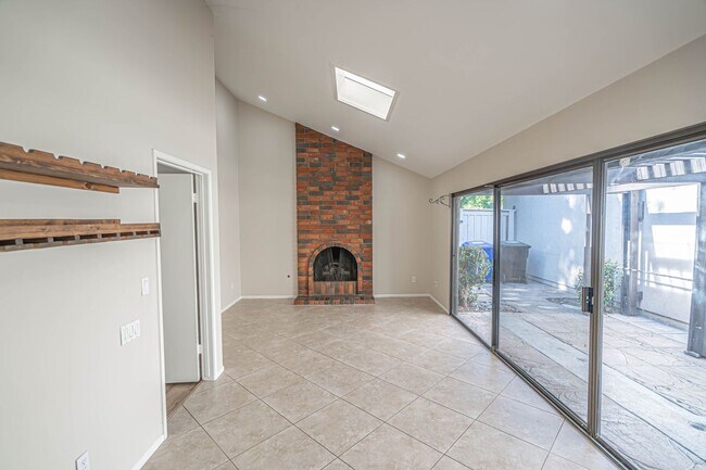 Building Photo - Single Story 3 Bedroom Home for Rent in Va...
