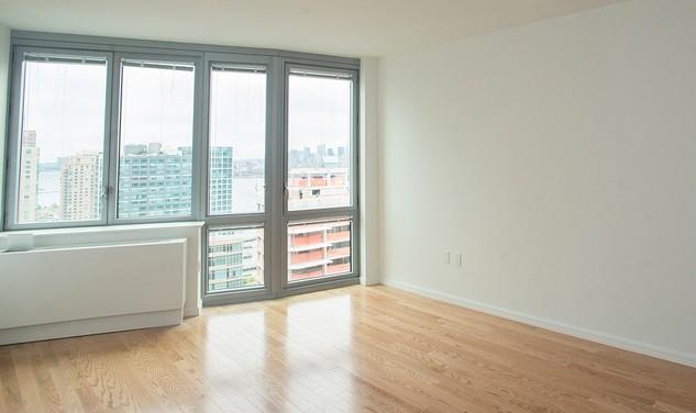 Building Photo - 1 bedroom in LONG ISLAND CITY NY 11109