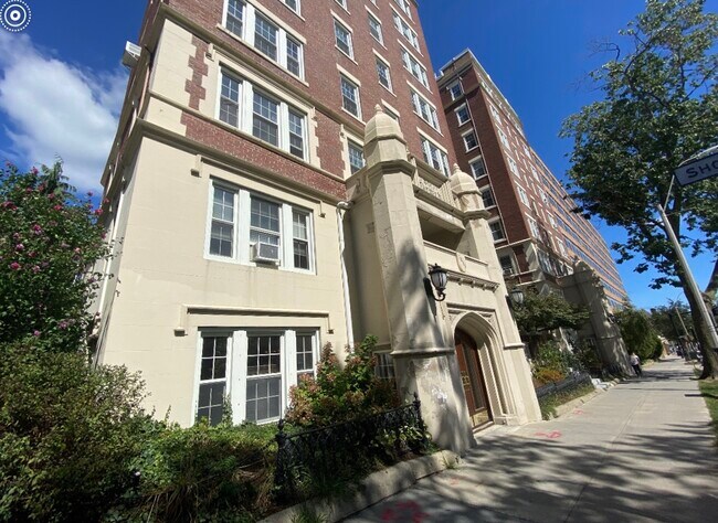 Building Photo - 1454 Beacon St