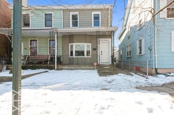 Primary Photo - 728 Powell St
