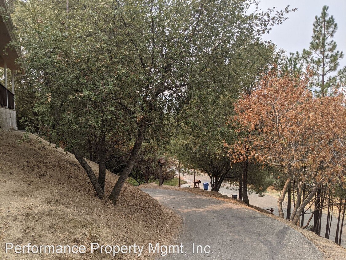 Building Photo - 4 br, 2.5 bath House - 39751 Pierce Lake D...
