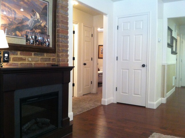 Interior Photo - 33 S 475 E