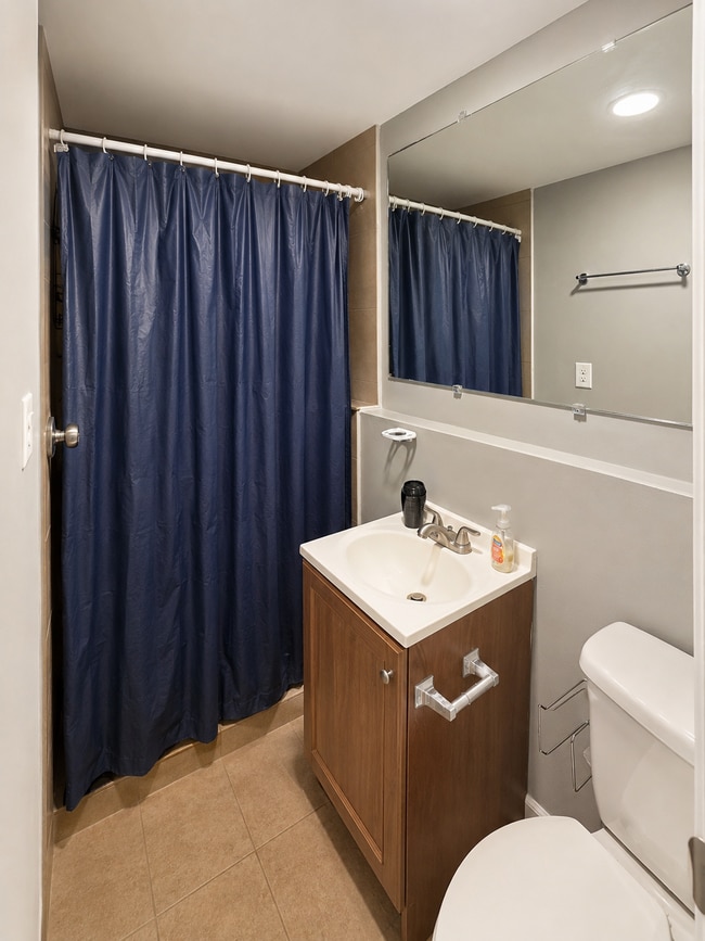 Building Photo - 2102 Oakland Ridge Dr