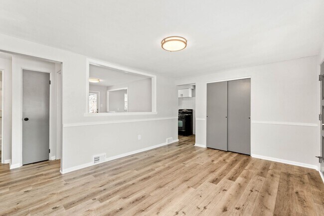 Foto del edificio - ABSOLUTELY STUNNING 2 BEDROOM IN BALDWIN! ...