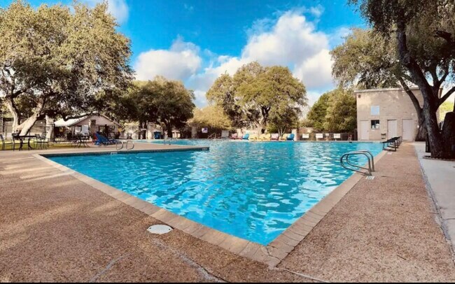 Foto del edificio - 5750 Cedar Cove