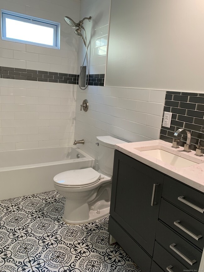 Building Photo - 641 White St