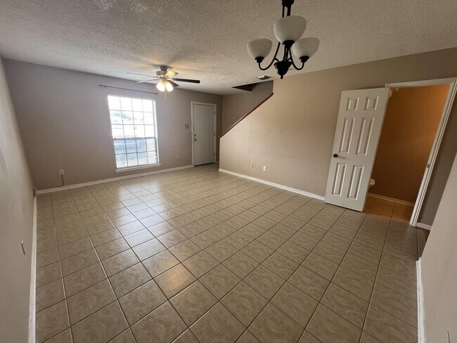 Foto del edificio - 104 N Long St