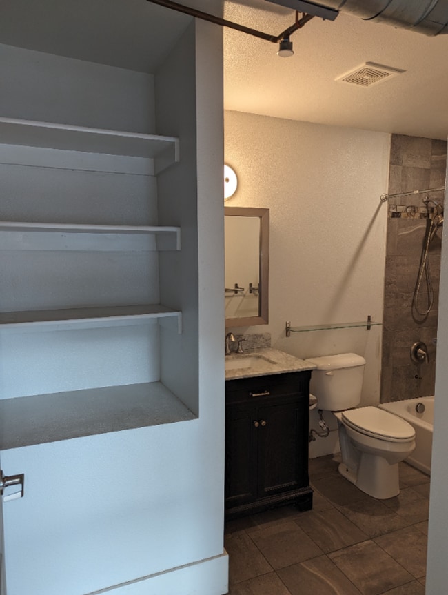 Building Photo - 625 S Union Ave