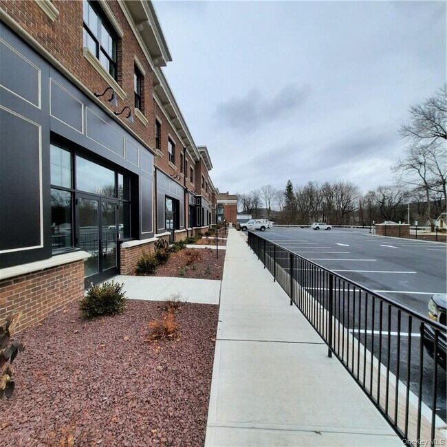 Foto del edificio - 250 NY-32