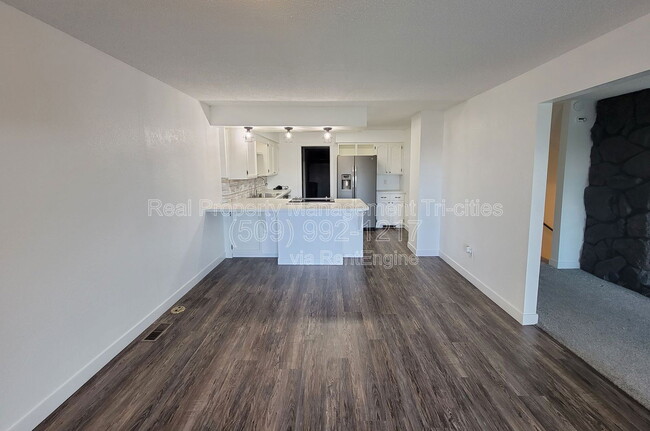 Foto del edificio - 444 Greenbrook Pl