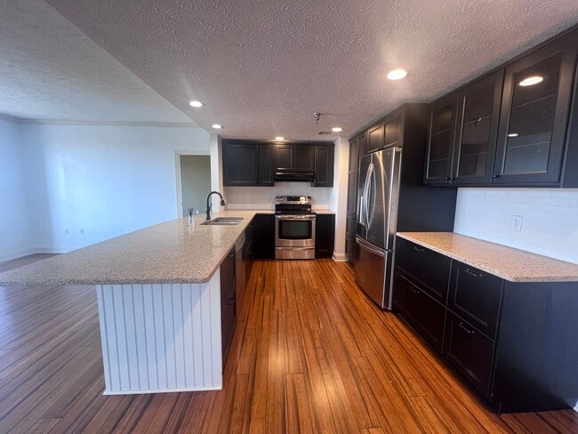 Building Photo - Downtown Grand Rapids condo overlooking th...