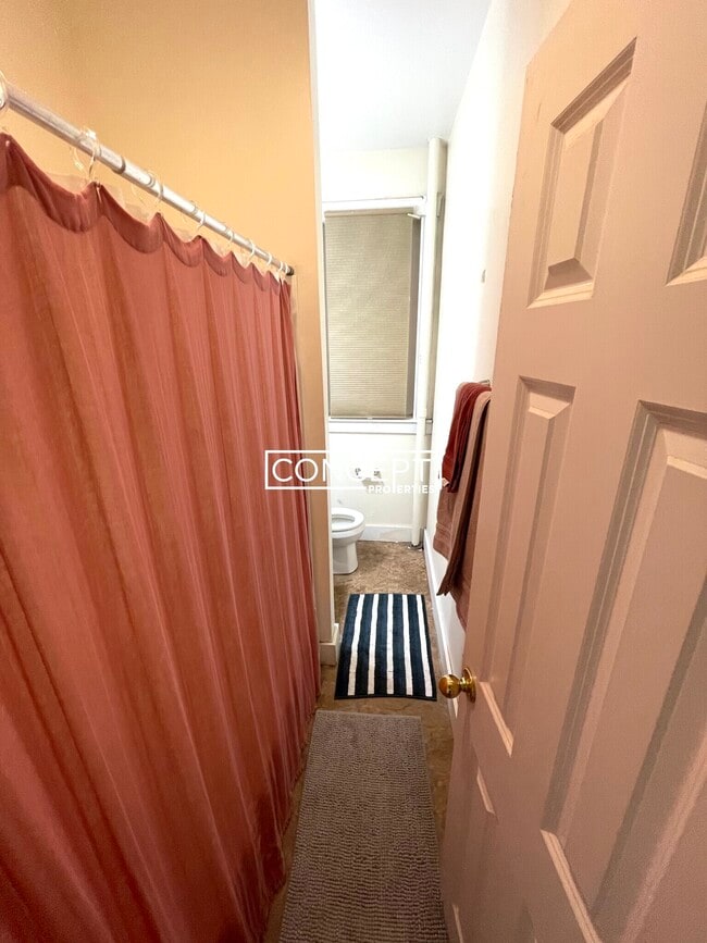 Building Photo - 17 Aberdeen St